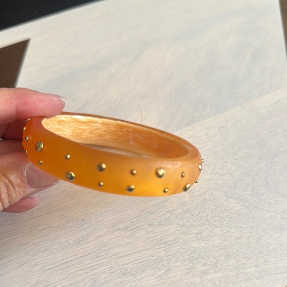 Frosted textured gold bangle bracelet. Gold studs Glossy white/gold swirl lining - Picture 1 of 4